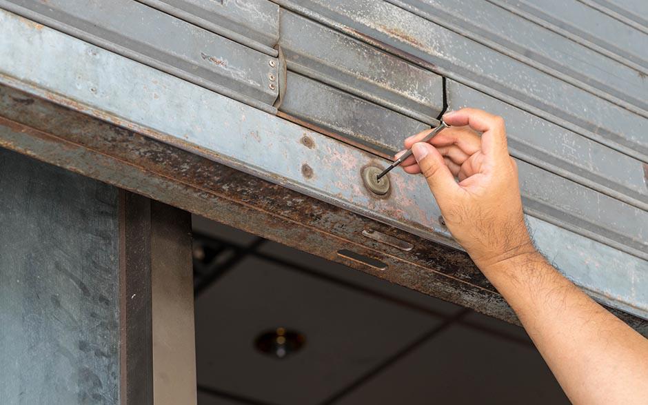 comment ouvrir une porte de garage basculante sans clef Neuilly-Plaisance