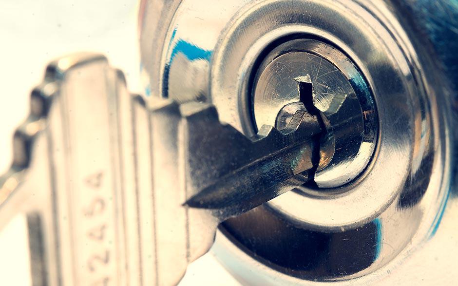 comment ouvrir une porte de garage basculante sans clef Neuilly-Plaisance
